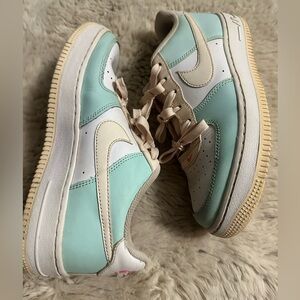 Youth Kids Nike Air Force 1 Sneakers Emerald Rise/Guava Ice White Size 5Y